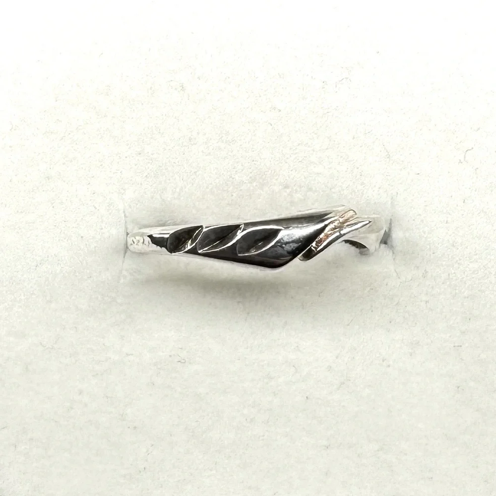 925 Sterling Silver Ring Thin Band Size 5.75